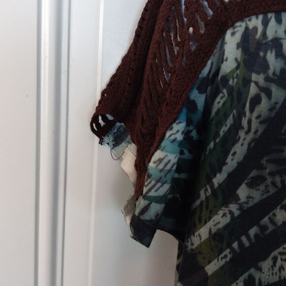 New directions crocheted neckline and shoulder top - Picture 7 of 11